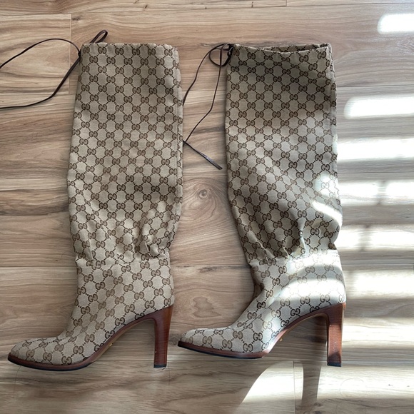 Gucci Lisa GG Supreme Canvas Mid-Heel Boots - Picture 12 of 15